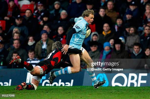 Scott Hamilton of Leicester Tigers is tackled by Justin Marshall of Saracens during the Guinness Premiership match between Saracens and Leicester...