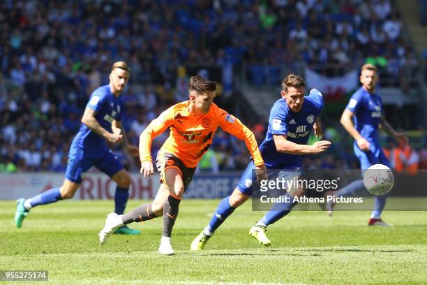 Tommy Elphick of Reading is marked by Craig Bryson of Cardiff City during the Sky Bet Championship match between Cardiff City and Reading at The...