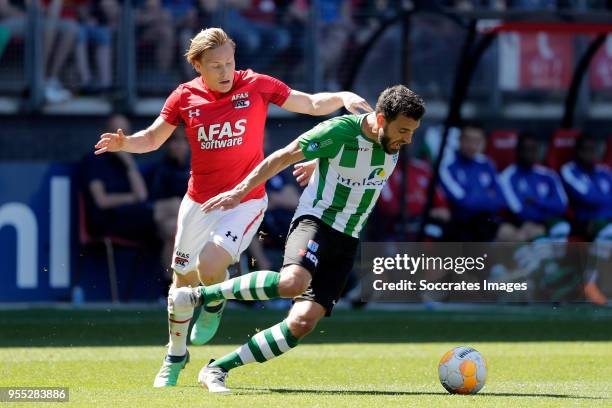 Jonas Svensson of AZ Alkmaar, Youness Mokhtar of PEC Zwolle during the Dutch Eredivisie match between AZ Alkmaar v PEC Zwolle at the AFAS Stadium on...