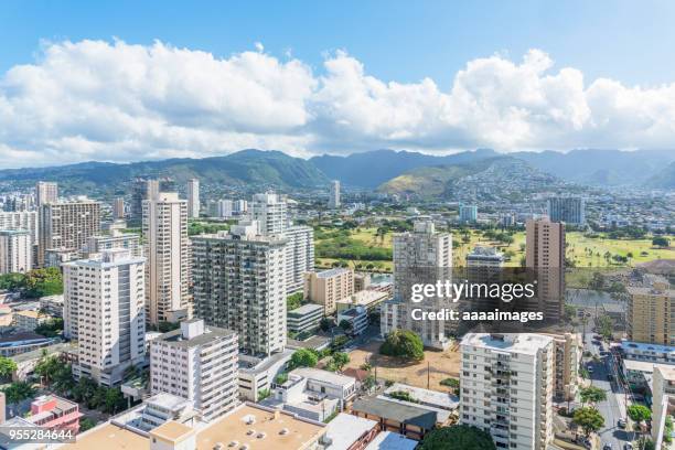 daytime view of waikiki's towering condominiums and hotels - honolulú fotografías e imágenes de stock