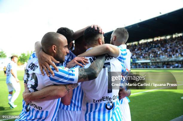 Mirco Antenucci of Spal celebrates after scoring his team's second goal during the serie A match between Spal and Benevento Calcio at Stadio Paolo...