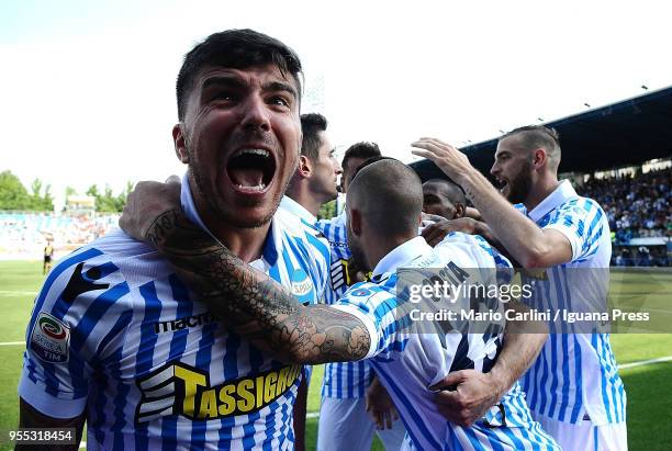 Mirco Antenucci of Spal celebrates after scoring his team's second goal during the serie A match between Spal and Benevento Calcio at Stadio Paolo...