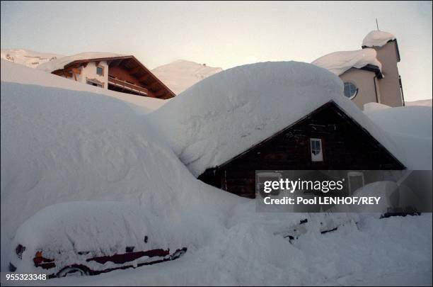 00/02/1999. LA STATION DE ZURS BLOQUEE PAR LA NEIGE.