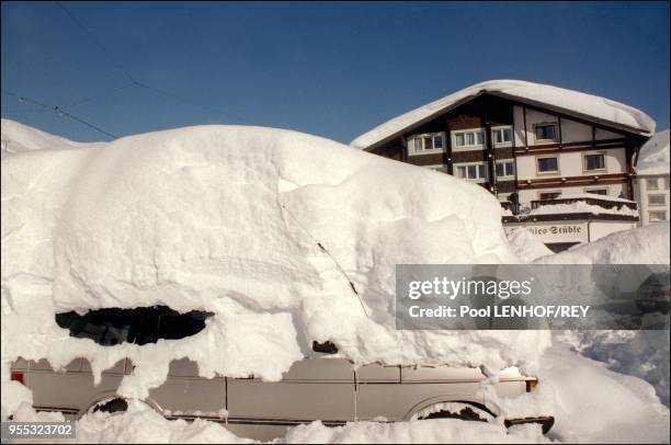 00/02/1999. LA STATION DE ZURS BLOQUEE PAR LA NEIGE.