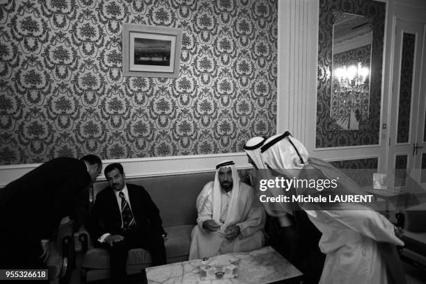 Saddam Hussein, Sheikh Zayed bin Sultan al-Nahyan .