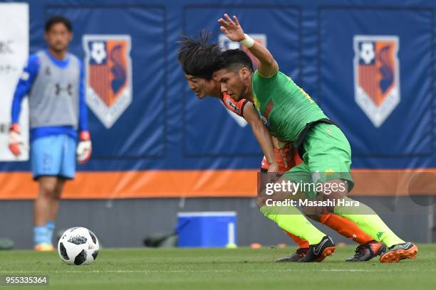 Keisuke Oyama of Omiya Ardija and Andrew Kumagai of JEF United Chiba compete for the ball during the J.League J2 match between Omiya Ardija and JEF...