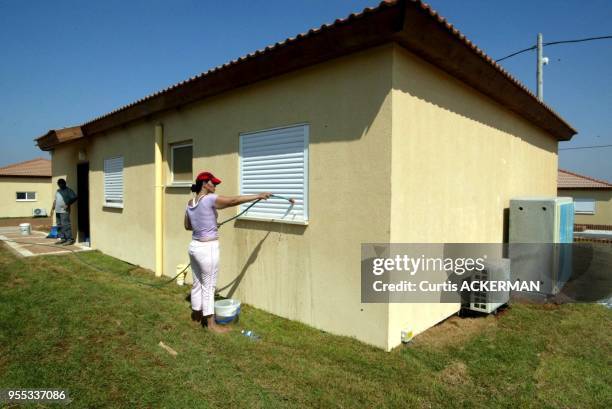 Northern Gaza settler families from Nissanit clean their new homes before moving into the new settlement of Nitzan, just north of Gaza, ahead of the...