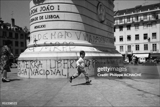 Overthrew Photos and Premium High Res Pictures - Getty Images