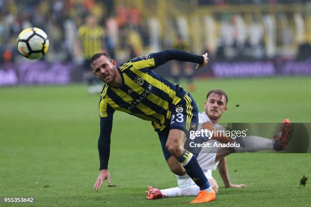 Vincent Janssen of Fenerbahce in action against Ertugrul Ersoy of Bursaspor during Turkish Super Lig soccer match between Fenerbahce and Bursaspor at...