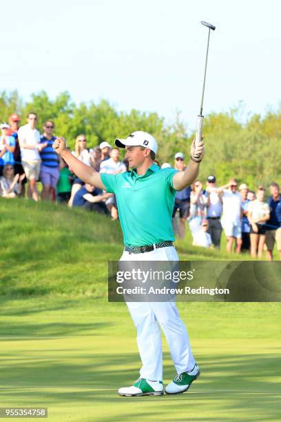 Paul Dunne of Ireland celebrates holing the winning putt to win the final match during day two of the GolfSixes at The Centurion Club on May 6, 2018...