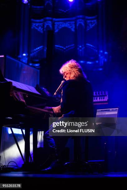 Le chanteur Christophe en concert live dans le cadre du festival 'Voix de Fête' le 9 mars 2015 au Victoria Hall, Genève, Suisse.