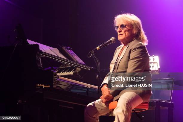 Le chanteur Christophe en concert live dans le cadre du festival 'Voix de Fête' le 9 mars 2015 au Victoria Hall, Genève, Suisse.