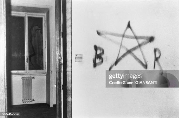 Les Brigades Rouges 1,893 Red Brigades Stock Photos, High-Res Pictures, and Images - Getty ...