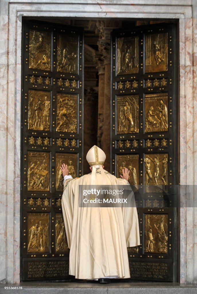 Le Pape Francois ouvre la Porte Sainte - Vatican