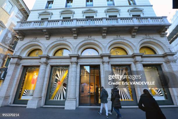 V Collection Condotti Rome 452 Via Dei Condotti Stock Photos, High-Res Pictures, and Images ...
