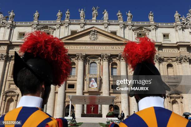 Le pape François a élevé Mère Teresa, qui a consacré sa vie au service des plus pauvres et des plus démunis en Inde, au rang de sainte, pendant une...