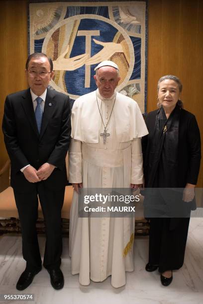 Le pape François a reçu le secrétaire général de l?ONU, Ban Ki-moon au Vatican le 5 octobre 2016 avant la première Conférence Sur le Sport et La Foi...