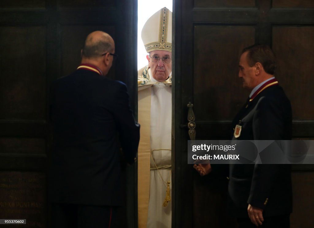 Le Pape Francois ouvre la Porte Sainte - Vatican