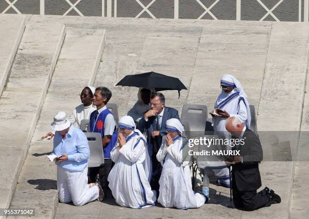 Le pape François a élevé Mère Teresa, qui a consacré sa vie au service des plus pauvres et des plus démunis en Inde, au rang de sainte, pendant une...