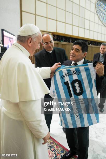 Avant le premier match interreligieux pour la paix, organisé le 1 septembre 2014 à Rome au Stade Olympique, le pape François, à l'initiative de la...