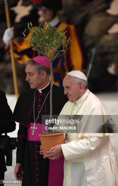 Avant le premier match interreligieux pour la paix, organisé le 1 septembre 2014 à Rome au Stade Olympique, le pape François, à l'initiative de la...