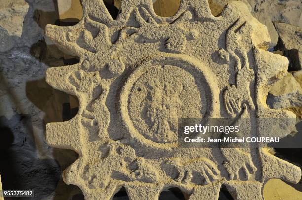 The caste was built by Romain, then controlled by omeyyades. In 1917 and 1918, it was of use as headquarters to T.E. Lawrence . Low relief.