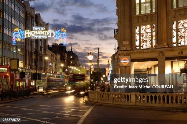 Place au carrefour de Oxford Street et de Regent Street.