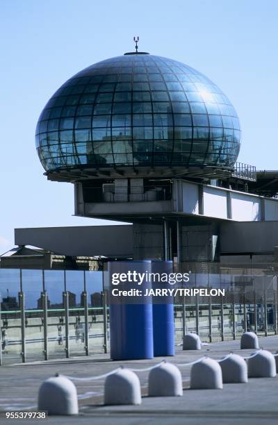 Dernière étape de la vaste reconversion de l'ancienne usine Fiat de Turin, orchestrée par Renzo Piano : Lingotto, la Bolla. Dernière étape de la...