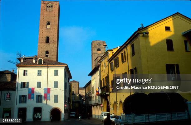 White truffles from Alba. The city center of Alba. Italie: la truffe blanche d'Alba. Le centre ville d'Alba.