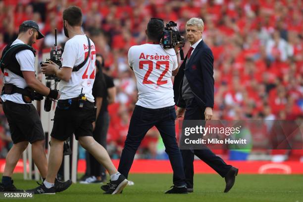 Arsenal manager Arsene Wenger is the centre of attention as he says goodbye to the Arsenal fans after 22 years at the helm at the end of the Premier...