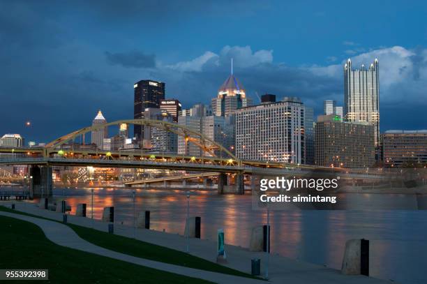 pittsburgh skyline at dusk - allegheny river stock pictures, royalty-free photos & images