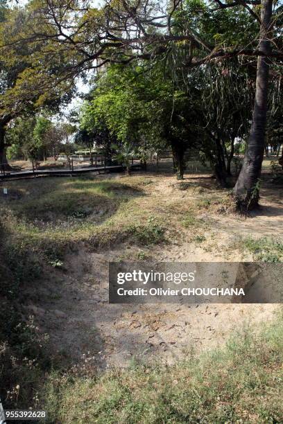 Terrain des charniers découverts au centre génocidaire de Choeung Ek, 21 février 2017, Phnom Penh, Cambodge. Choeung Ek était le principal lieu...