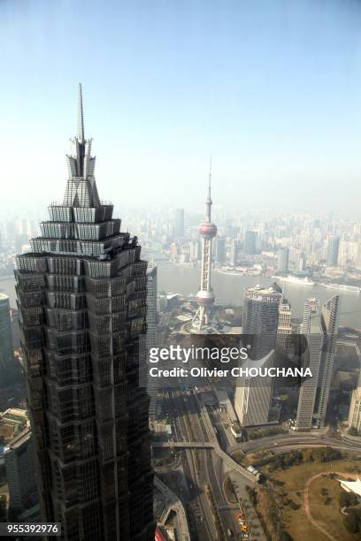 Ville de Shanghai depuis la tour SWFC qui surplombe le quartier d'affaire de Pudong le 3 Janvier 2015, Shanghai Chine.
