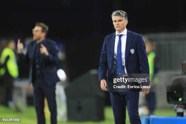 Diego Lopez coach of Cagliari looks on during the serie A match between Cagliari Calcio and AS Roma at Stadio Sant'Elia on May 6, 2018 in Cagliari,...