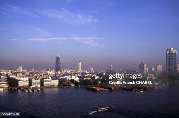 Vue de la ville de Bangkok sous un nuage de pollution, Thaïlande.