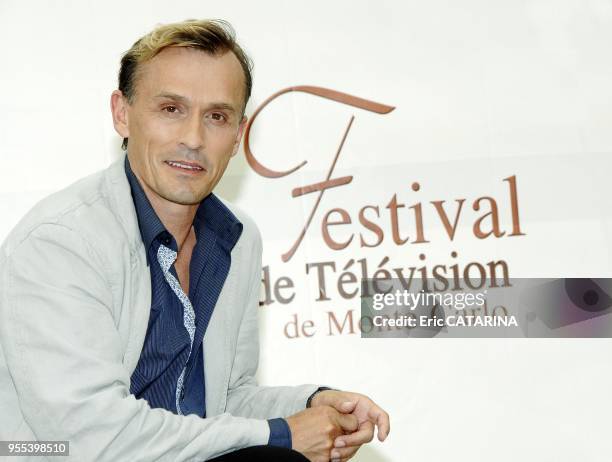 Robert Knepper plays in Prison Break.