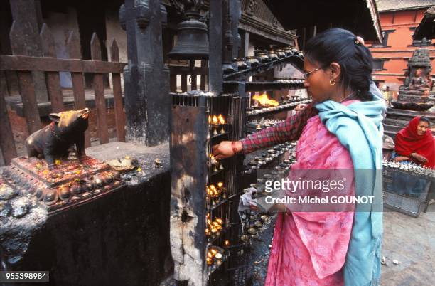 Hindouisme est la religion d'état au Népal et cohabite avec une totale tolérance avec le Bouddhisme. Les divinités des deux religions sont souvent...