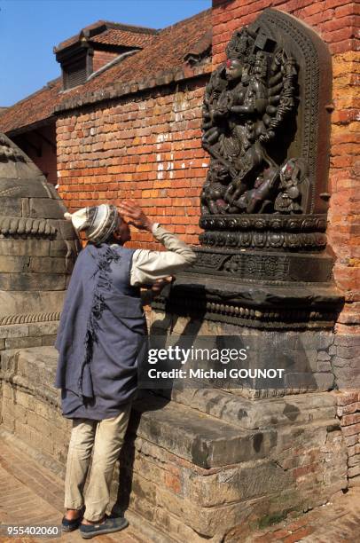 Hindouisme est la religion d'Etat au Népal et cohabite avec une totale tolérance avec le bouddhisme. Les divinités des deux religions sont souvent...