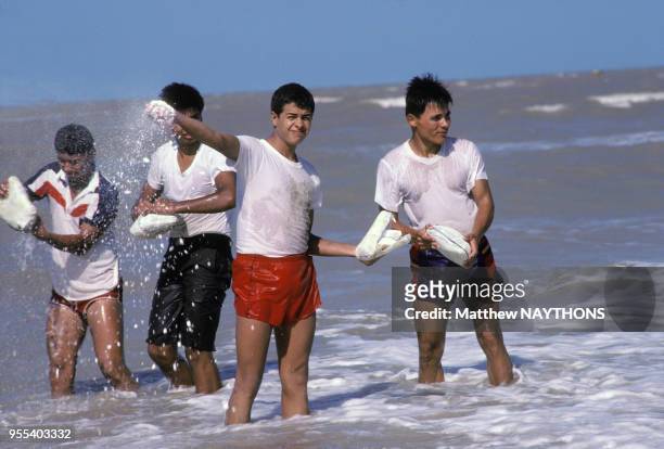 Dispersion de cocaïne dans la mer par la police colombienne en 1985, en Colombie.
