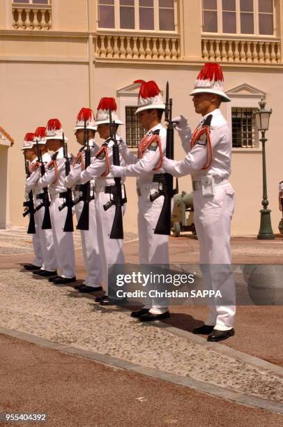 Relève de la garde au palais princier, Monté-Carlo, circa 1990, principauté de Monaco.