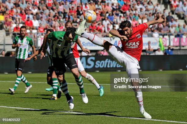 Dirk Marcellis of PEC Zwolle, Alireza Jahanbakhsh of AZ Alkmaar during the Dutch Eredivisie match between AZ Alkmaar v PEC Zwolle at the AFAS Stadium...