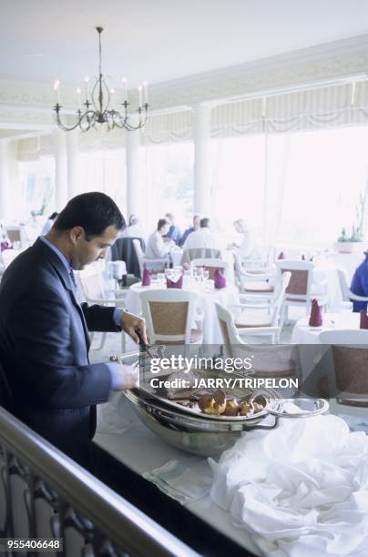 Serveur du restaurant de l Imperial Hotel, Torquay, Devon, Angleterre, Grande-Bretagne Carver in the Imperial Hotel, Torquay, Devon, England, Great...