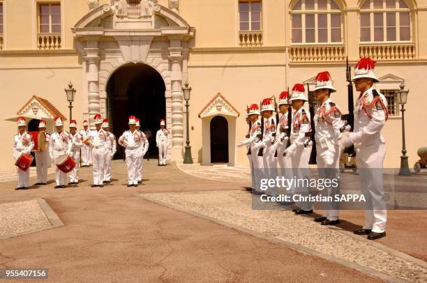 Relève de la garde au palais princier, Monté-Carlo, circa 1990, principauté de Monaco.