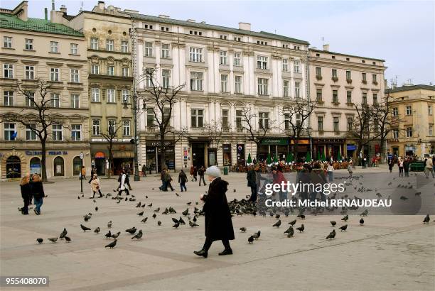 La grande place est une des plus grandes places d'Europe ,tracée d'aprés le plan de fondation de la ville de Cracovie en 1257,Pologne.