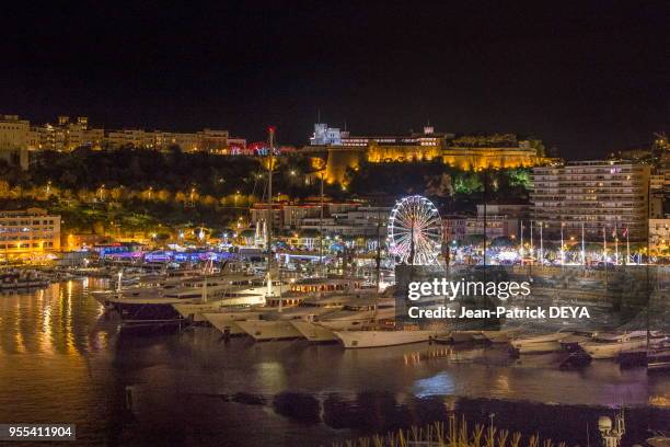 Port de Monte-Carlo, palais et rocher, Principauté de Monaco.