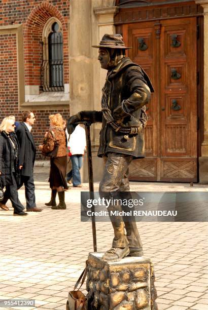 La grande place est une des plus grandes places d'Europe ,tracée d'aprés le plan de fondation de la ville de Cracovie en 1257,Pologne.