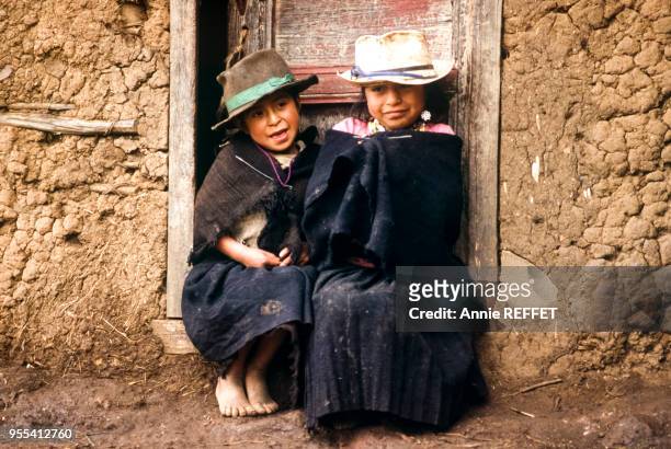 Petites filles indiennes à Saraguro, Equateur.