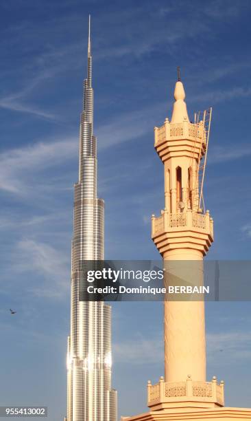 La Burj Khalifa Tower est un gratte-ciel de Dubaï. Elle est la plus haute tour construite par l'homme dans le monde avec une hauteur de 830m. La...