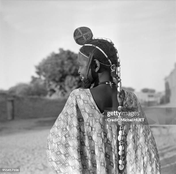 Coiffure d'une jeune femme Songhaï à Gao, Mali.