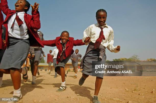 Ecoliers dans le cour de récréation de l'école, Jos, Nigéria.